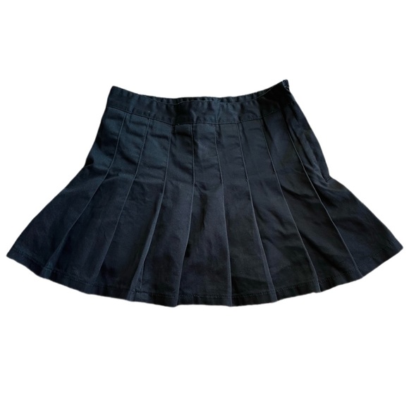 Brandy Melville John Galt Black Pleated Mini Dark Acadamia Skort - Me - Picture 2 of 8